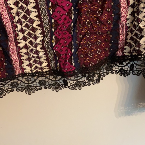 ⭐️2/$10 - pink patterned top - Picture 2 of 4